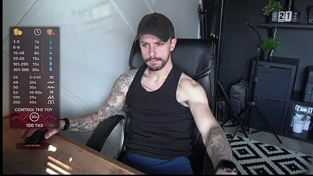 Snapshot of monsieurguitsxxx chatting on February 2026 01:32:02 PM monsieurguitsxxx online show from February 2026 01:32:02 PM