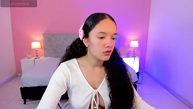 ZairaGlow online show from October 2025 11:54:01 AM