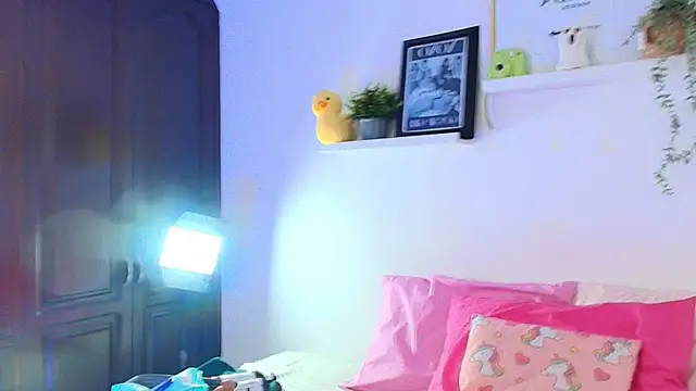 Snapshot of _TiniWild chatting on November 2025 01:00:02 PM TiniWild online show from November 2025 01:00:02 PM