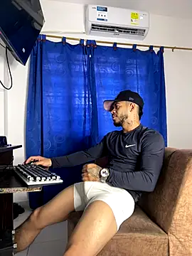 Kylian Alessandro online show from November 2025 12:20:01 PM