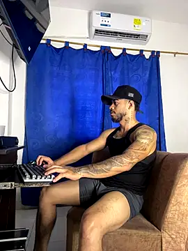 Kylian Alessandro online show from December 2025 05:08:02 PM