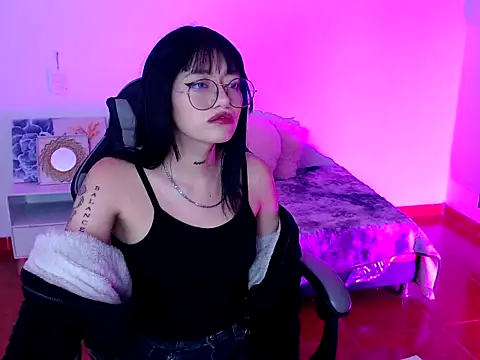 Isabella  666 online show from November 2025 04:12:02 AM