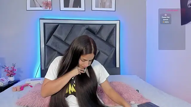 zoe longhair online show from October 2025 06:30:01 PM