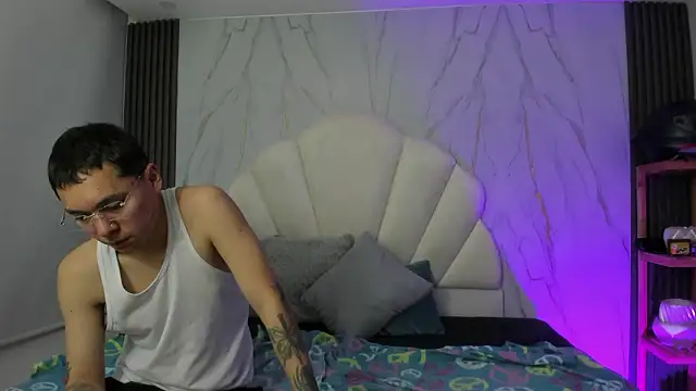 AnnieAndLeandro online show from February 2026 10:26:01 PM