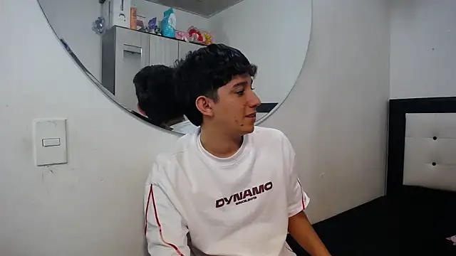 Snapshot of Dravith_Valery chatting on February 2026 11:52:02 PM Dravith Valery online show from February 2026 11:52:02 PM