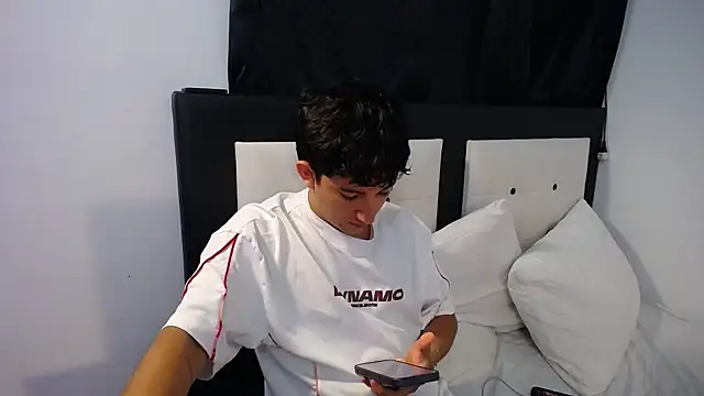 Snapshot of Dravith_Valery chatting on February 2026 03:57:02 AM Dravith Valery online show from February 2026 03:57:02 AM