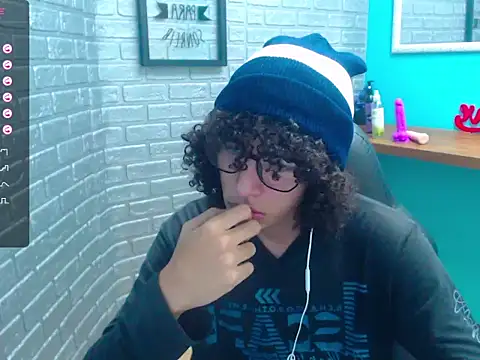 Snapshot of Mike_Miiller_ chatting on November 2025 04:51:02 PM Mike Miiller online show from November 2025 04:51:02 PM