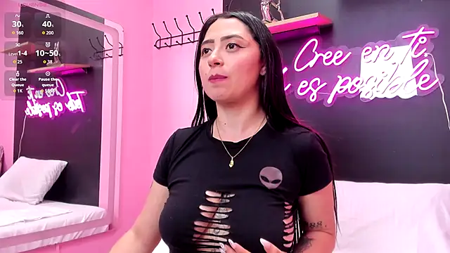 Snapshot of JuliethCruz_ chatting on December 2025 03:17:01 PM JuliethCruz online show from December 2025 03:17:01 PM