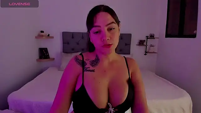 Saraarouusee online show from February 2026 03:51:02 AM