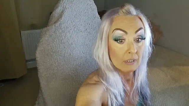 Snapshot of TheOGMiaMystique chatting on December 2025 07:32:01 PM TheOGMiaMystique online show from December 2025 07:32:01 PM