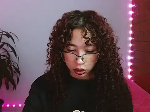 Snapshot of Medussa3033 chatting on November 2025 12:12:01 AM Medussa3033 online show from November 2025 12:12:01 AM