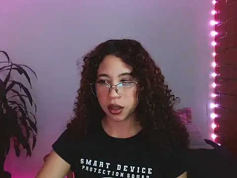 Snapshot of Medussa3033 chatting on November 2025 02:45:02 AM Medussa3033 online show from November 2025 02:45:02 AM