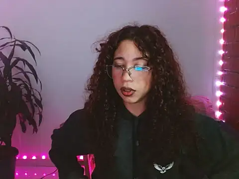 Snapshot of Medussa3033 chatting on November 2025 01:38:02 AM Medussa3033 online show from November 2025 01:38:02 AM