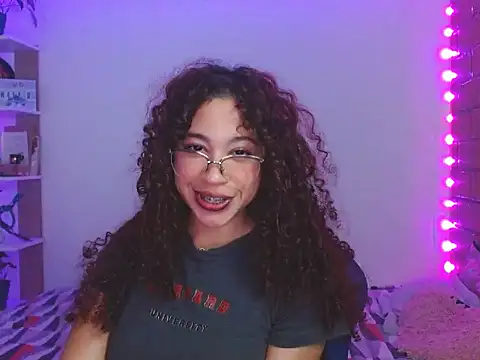 Snapshot of Medussa3033 chatting on November 2025 01:19:02 AM Medussa3033 online show from November 2025 01:19:02 AM