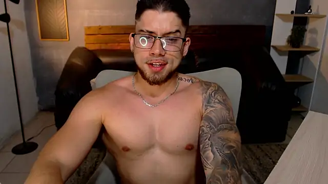 Snapshot of Mike_montoya01 chatting on June 2026 03:22:02 AM Mike montoya01 online show from June 2026 03:22:02 AM