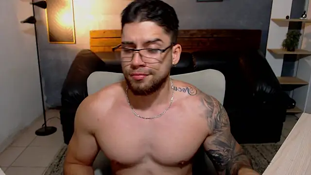 Snapshot of Mike_montoya01 chatting on June 2026 10:33:01 PM Mike montoya01 online show from June 2026 10:33:01 PM