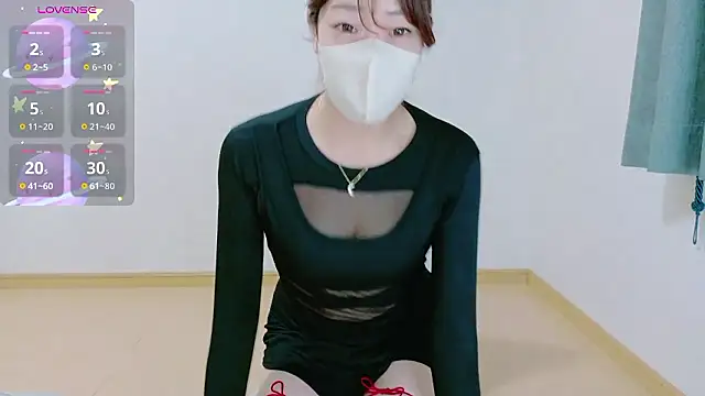 TSUKI circle online show from November 2025 05:10:02 AM