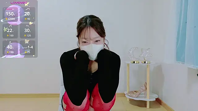 TSUKI circle online show from November 2025 02:43:02 AM