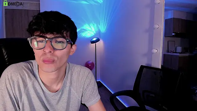 Mikeyvioleta  online show from March 2026 10:32:01 AM