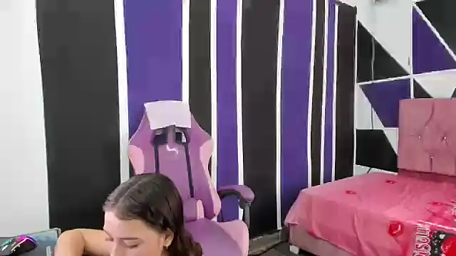 scarleth18 online show from December 2025 07:53:02 PM