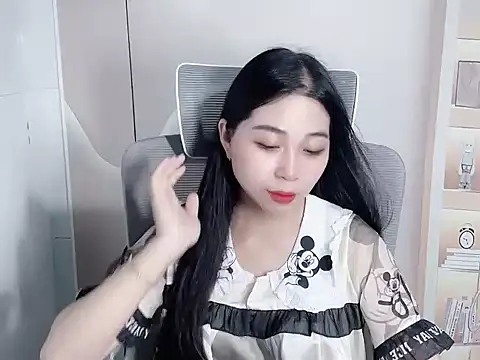 Snapshot of Lilybelle-e chatting on October 2025 01:06:02 AM Lilybelle-e online show from October 2025 01:06:02 AM
