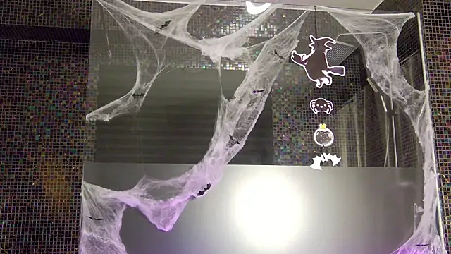 Snapshot of LisFowler chatting on October 2025 04:07:02 AM LisFowler online show from October 2025 04:07:02 AM