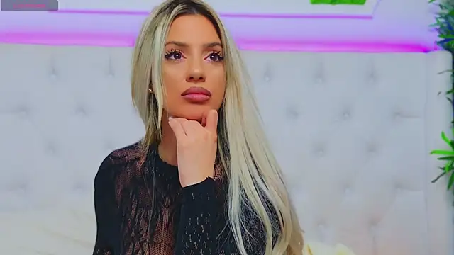 Snapshot of AriannaSins chatting on January 2025 10:16:02 PM AriannaSins online show from January 2025 10:16:02 PM