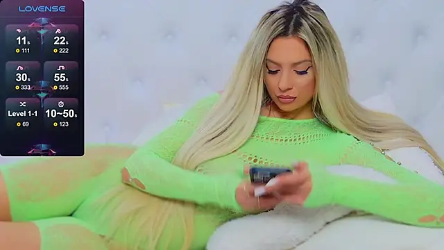 Snapshot of AriannaSins chatting on February 2025 04:31:01 PM AriannaSins online show from February 2025 04:31:01 PM