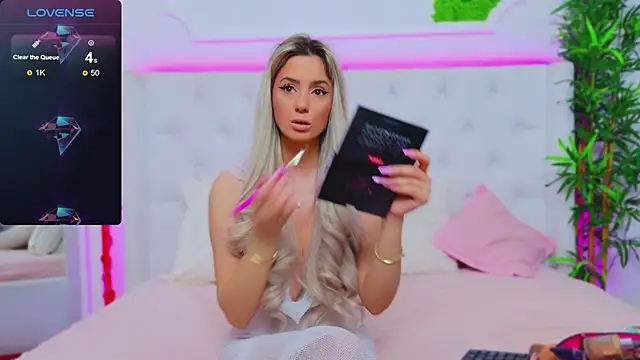 Snapshot of AriannaSins chatting on February 2025 06:01:01 PM AriannaSins online show from February 2025 06:01:01 PM