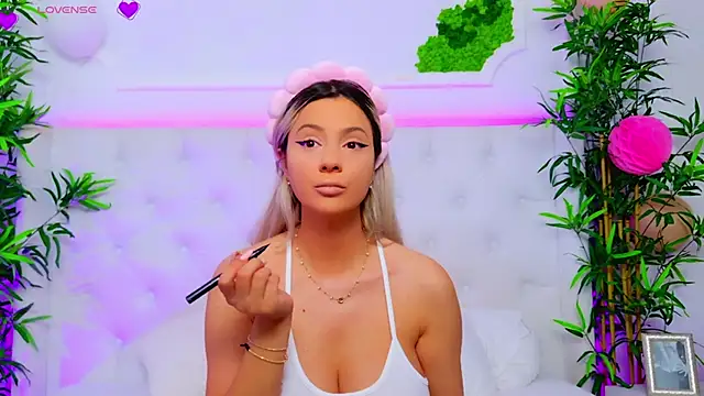 Snapshot of AriannaSins chatting on September 2025 12:30:01 PM AriannaSins online show from September 2025 12:30:01 PM