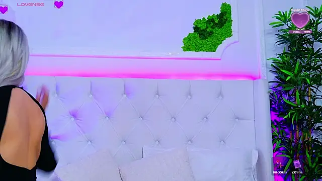 Snapshot of AriannaSins chatting on October 2025 12:39:01 PM AriannaSins online show from October 2025 12:39:01 PM