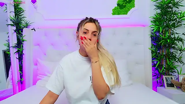 AriannaSins online show from November 2025 01:32:02 PM