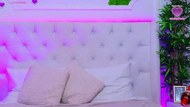 AriannaSins online show from December 2025 01:19:01 PM