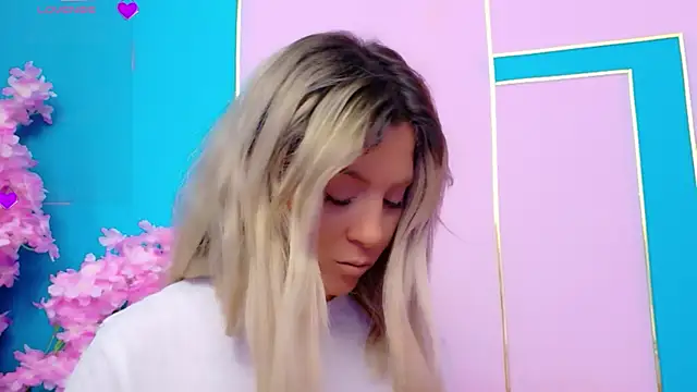 Snapshot of AriannaSins chatting on July 2026 01:06:02 PM AriannaSins online show from July 2026 01:06:02 PM