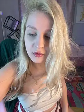 Snapshot of cold_blondie chatting on June 2026 05:27:02 AM cold blondie online show from June 2026 05:27:02 AM