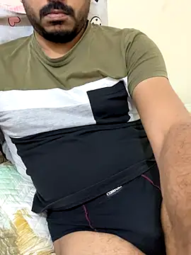 Snapshot of Handsome8677 chatting on December 2025 11:18:01 AM Handsome8677 online show from December 2025 11:18:01 AM