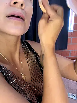 valentina herrrera online show from November 2025 03:28:02 PM