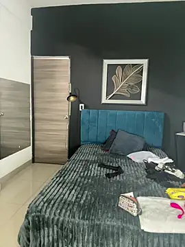 valentina herrrera online show from April 2026 04:51:01 PM