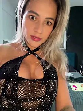 Snapshot of valentina_herrrera chatting on April 2026 06:28:01 PM valentina herrrera online show from April 2026 06:28:01 PM