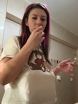 Snapshot of CrazyInTwo chatting on October 2025 01:12:02 PM CrazyInTwo online show from October 2025 01:12:02 PM