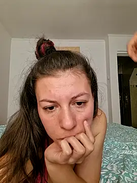 Snapshot of CrazyInTwo chatting on October 2025 11:42:01 AM CrazyInTwo online show from October 2025 11:42:01 AM