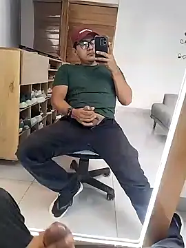 Snapshot of the_vein18 chatting on November 2025 05:46:02 PM the vein18 online show from November 2025 05:46:02 PM