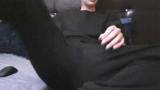 esmermoon online show from November 2025 11:03:01 PM