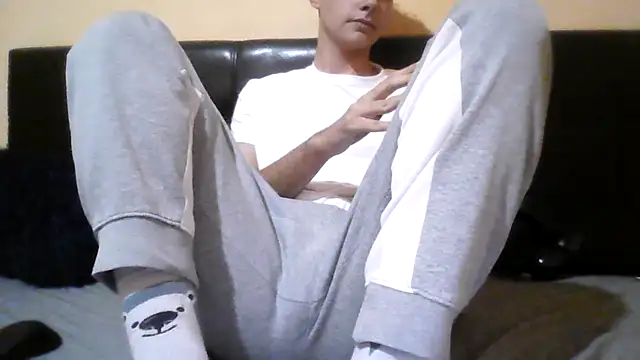 esmermoon online show from November 2025 11:10:01 PM