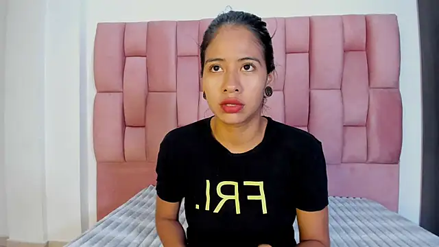 Snapshot of EuphoriaSavage chatting on October 2025 12:56:01 PM EuphoriaSavage online show from October 2025 12:56:01 PM