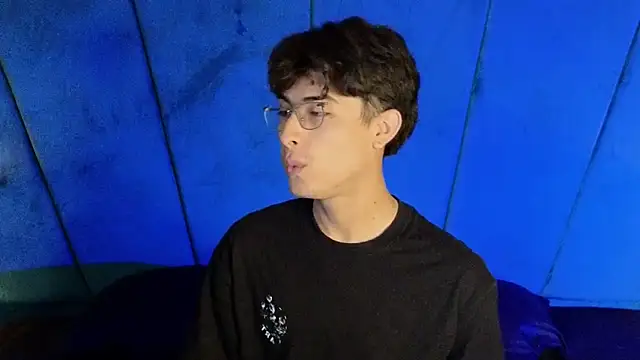 Aaron Eze online show from October 2025 09:20:01 PM