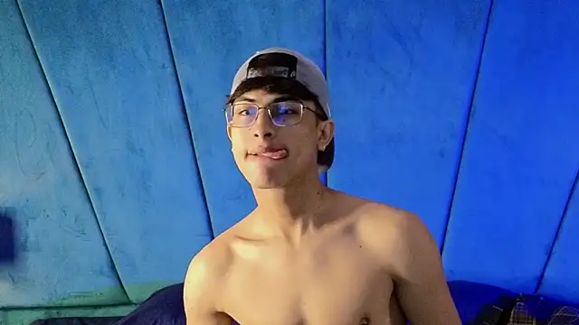 Aaron Eze online show from November 2025 09:30:02 PM