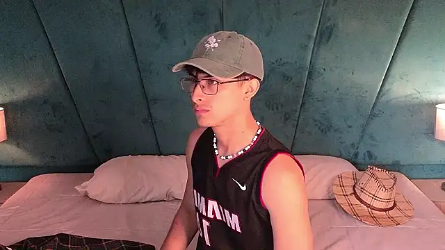 Aaron Eze online show from March 2026 09:14:02 PM