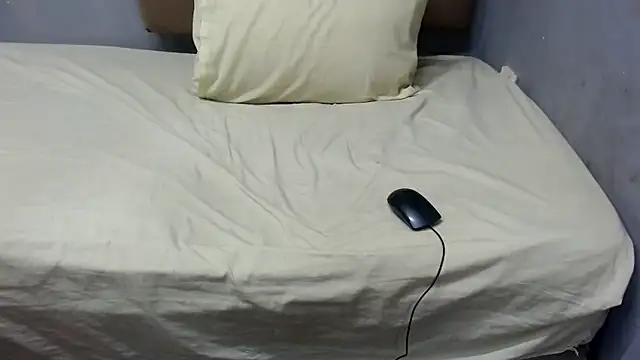 Snapshot of SweetDivaXX chatting on November 2025 09:11:01 PM SweetDivaXX online show from November 2025 09:11:01 PM