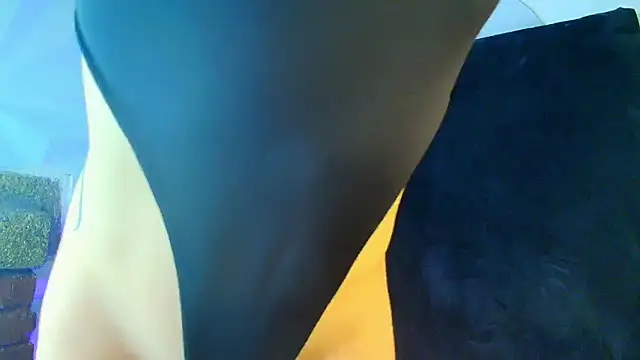 LiliBundy online show from October 2025 04:20:02 AM